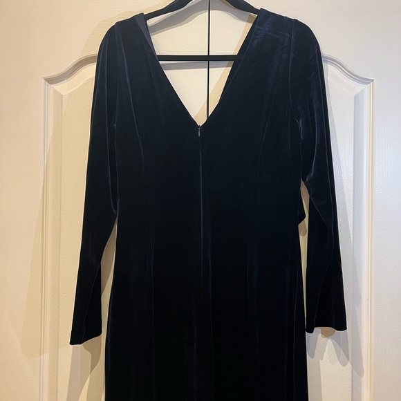 Eliza J Surplice-Neck Velvet Sheath Dress - Picture 6 of 8